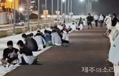 제주 탑동 재개방했더니 밤엔 술판 새벽엔 쓰레기판 시민의식 민낯