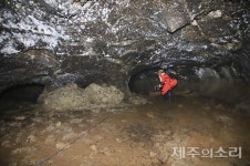 경험 없이 절대 상상할 수 없는 1만년 제주 벵뒤굴의 나이테