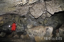 경험 없이 절대 상상할 수 없는 1만년 제주 벵뒤굴의 나이테