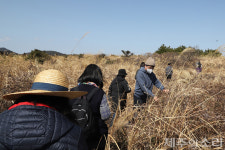 방치된 제주 정의현 핵심 목장 수산평…제2공항 갈등도 악재