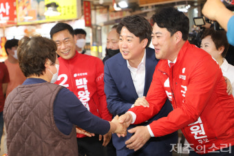 국힘 이준석, 동문시장서 4연패 부상일 지지 호소 