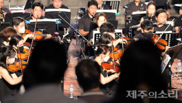 무더위 날려버려요 한여름 밤 제주에 울려 퍼진 환상의 하모니