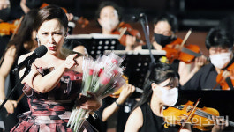 무더위 날려버려요 한여름 밤 제주에 울려 퍼진 환상의 하모니