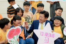 스승의날 맞아 모교 찾은 오영훈 지사, 일일교사 변신