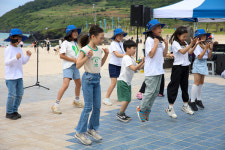 제주 함덕 해변서 주운 담배꽁초 3600개...플로깅 함께 해요