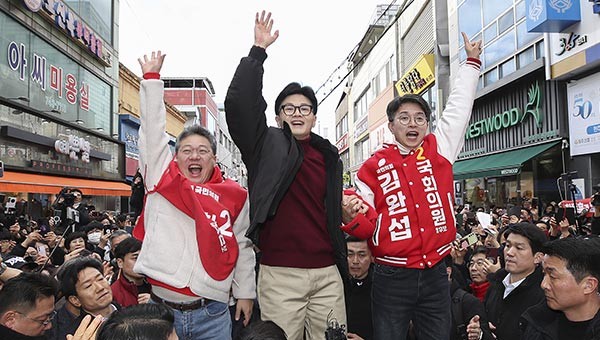 한동훈 후보, 강력한 비판 속에 경선 준비 마무리
