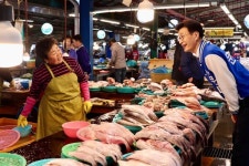 한림오일장 찾은 문대림 사전투표 적극 참여, 윤석열 정권심판