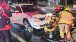 제주서 달리는 승용차 불...귀소하던 구급대원이 진화