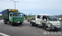 제주 애월→조천 방향 애조로서 트럭 2대 부딪혀 중상자 발생