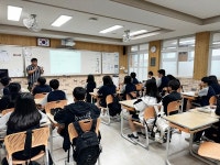 서귀포도서관-효돈중학교, 현택훈 시인 초청 시 창작 교육 진행