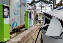 커지는 전기차 화재 공포...제주 공공용 급속충전기 80% 충전 제한