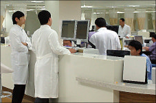제주 의사 없어 응급 환자 가려 받는다…안과 수술 등 불가능