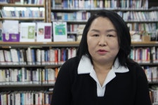 여름엔 시원, 겨울엔 따뜻...뒹굴며 노는 사랑방 같은 작은도서관