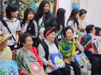 제주포럼 꽃피운 찐 애순이...화폭에 삶 담아낸 선흘 그림 할망들