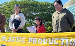 새 대통령에 오염된 인형 건넨 제주 해녀…이제는 만들지 마세요