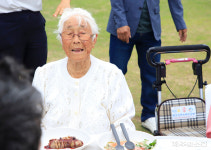 제주 비양도에 나타난 오세득 셰프, 오늘의 킥은 오디