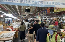 [현장] 사람 냄새로 가득해요 서귀포 오일시장, 대목 열기로 들썩