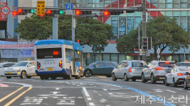 버스도 헷갈리는 전용 우회전…개통 첫날 또 혼란 빠진 제주