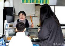 학교 앞 깐돌이 분식은 아이들의 기댈 언덕이 됐다
