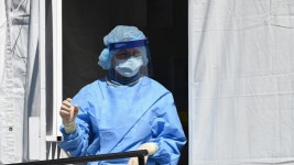 미, 의료인 의무 격리 기간 단축