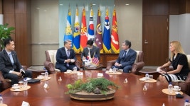 한국 국방장관, 미 의원·한반도 전문가 접견...미한동맹 강화 노력