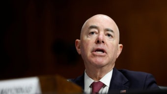 미 국토안보장관 “북한 등 적성국 위협 진화”