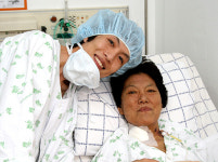 이런 효자도...결혼 앞두고 엄마에 간 기증