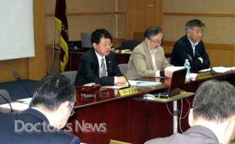 김경수 의협회장 직무대행 상임위 첫 주재