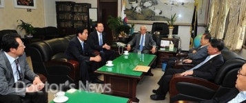 원로의원 찾아간 의협회장...키워드는 