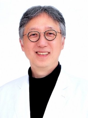 얼굴기형 어린이 '대부' 김석화 서울의대 교수 '정년'