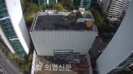 포토뉴스 47년 역사 뒤로하고...철거되는 이촌동 의협회관