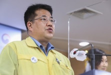 7월 수도권 사적모임 6인·12시 영업 허용…수도권 2단계·비수도권 1단계