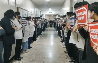 교육부 장관 충남의대 방문에…학생·전공의·교수 120명 달려갔다