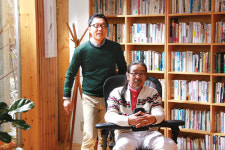 김제동 ‘우리들 체어’ 모델로 선정