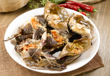 [이윤경 기자의 맛있게 ‘냠냠’] ‘밥 도둑’ 간장게장 6월 알찬 암게 최고