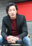 변호사정연기법률사무소 | 전형적인 변호사 지루해…‘업템포’ 리듬 살려 연기