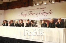 슈퍼주니어, ‘한류제왕’ 영광이지만 팬사랑 배고파