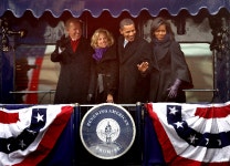 [영문] Obama rides the rails to DC, packing nations hope