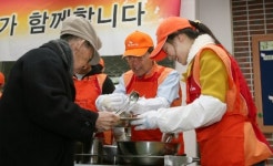 (주)SK에너지 NO1. FCC식당 | [사진] SK에너지 신헌철 부회장, 배식 봉사활동