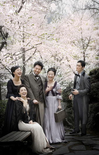 안톤 체홉의 사실주의 연극 '벚꽃동산'