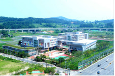 부산국제외국인학교, 6일 개교