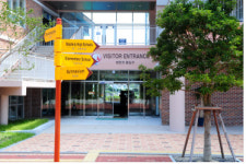 부산국제외국인학교, 6일 개교