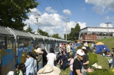 샘표 유기농콩농장에서 수확하는 예술가 행사 개최