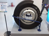 [포토] 부산도시철도 4호선 주행륜(고무타이어)