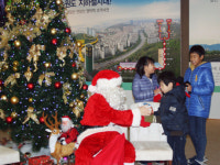 모델하우스에 산타가? ‘영덕역 센트레빌’ 크리스마스 이벤트 눈길