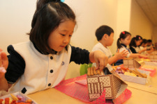 크라운해태제과 과자로 만든 작품 만져도 괜찮아요