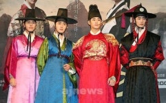 송재희-정일우-김수현-송재림, 우리는 해를 품은 달의 F4 에요~