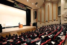 학부모님의 시선이 한곳에 모인, 2013학년도 대학 입시 설명회