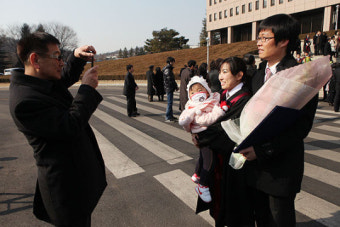 아가도 엄마 축하하러 왔어요~, 2012 신임 검사 임관식