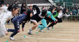 여학생들의 치열한 100M 달리기